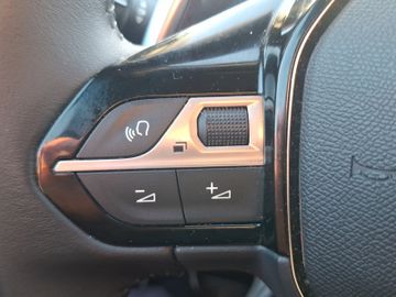 Peugeot 2008 Allure 1.2 PureTech 130 LED+SHZ+ACC+Alcant.