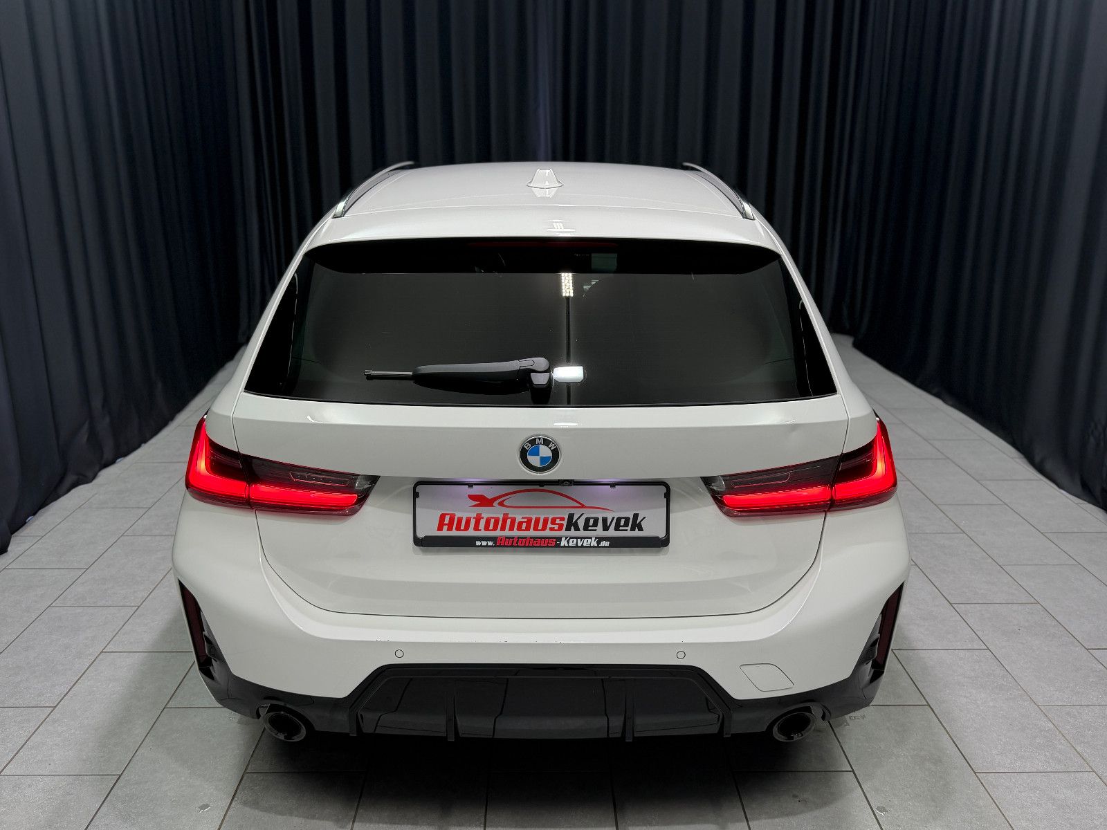 Fahrzeugabbildung BMW 320d Touring xDrive|M Sport|HuD