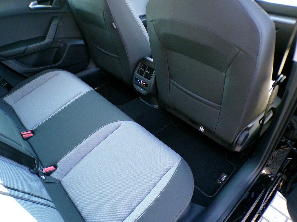 Fahrzeugabbildung SEAT Leon Sportstourer 1.5 eTSI DSG Road Edition