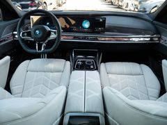 BMW M760 – 14 / 32