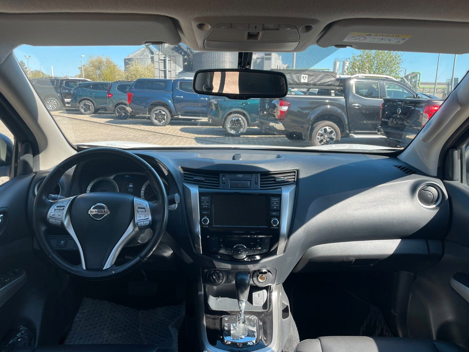 Fahrzeugabbildung Nissan Navara NP300 N-Guard Double Cab 4x4