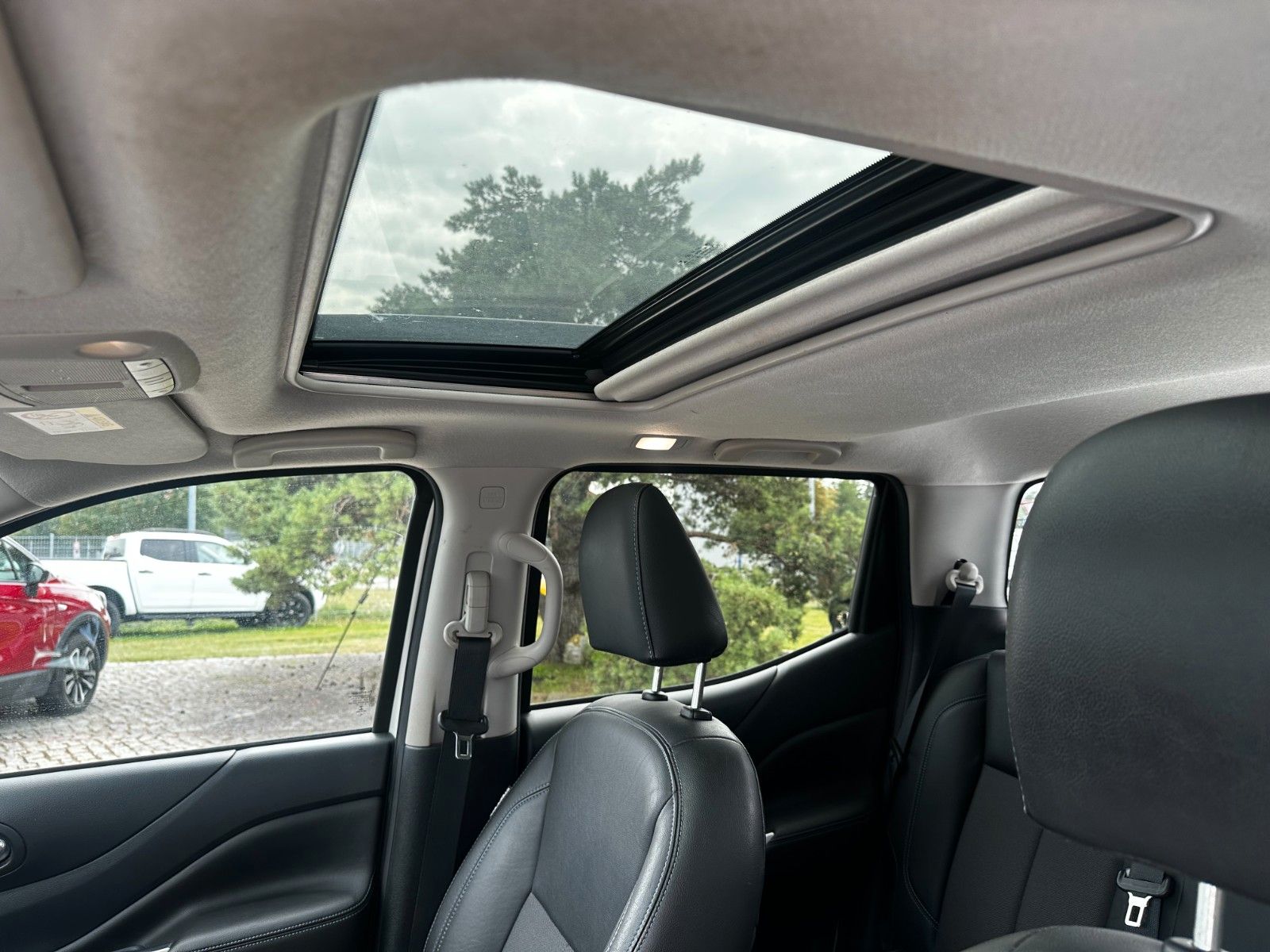 Fahrzeugabbildung Nissan Navara NP300  N-Guard Double Cab 4x4