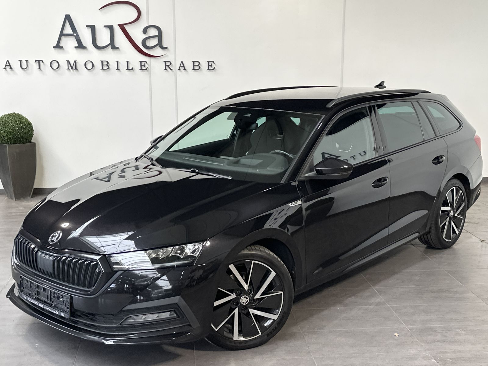 Fahrzeugabbildung SKODA Octavia Combi 2.0 DSG Sportline NAV+LED+VCOCK+PP
