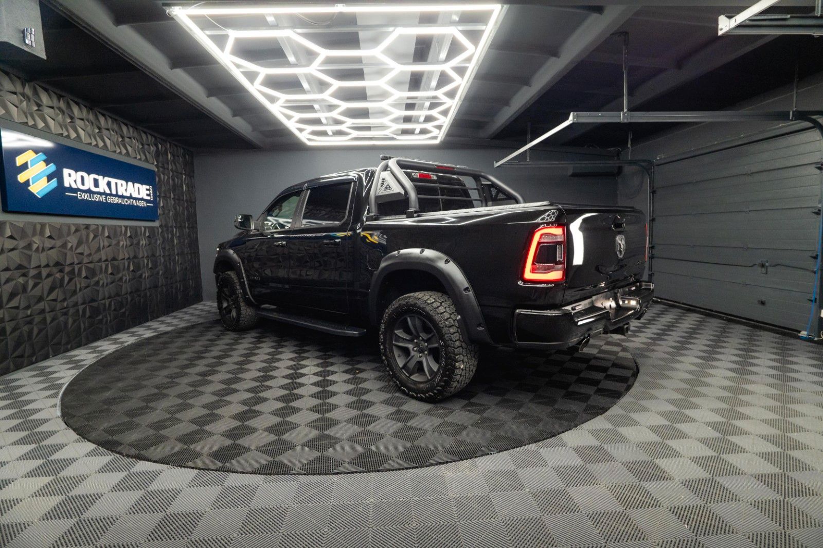Fahrzeugabbildung Dodge RAM 5.7 V8 HEMI 4x4 LARAMIE Limited Offroad LED