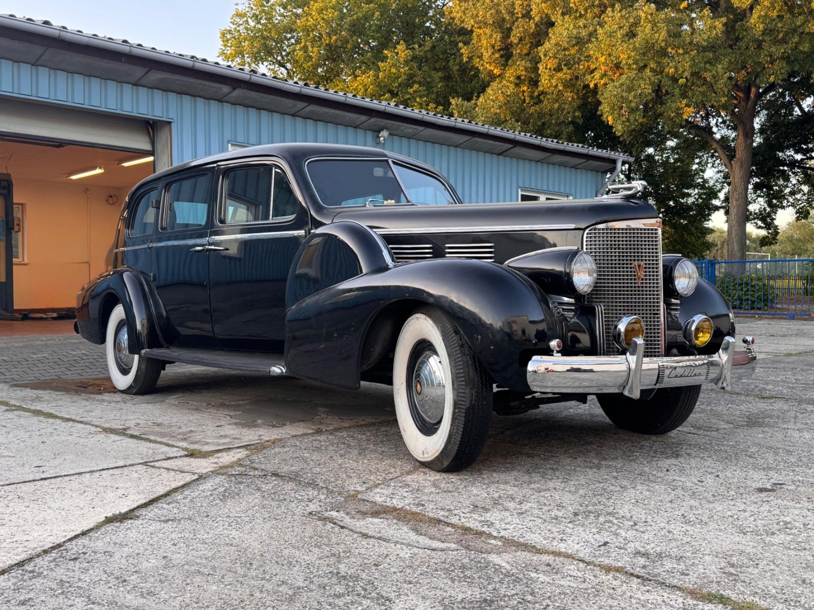 Cadillac Fleetwood 75