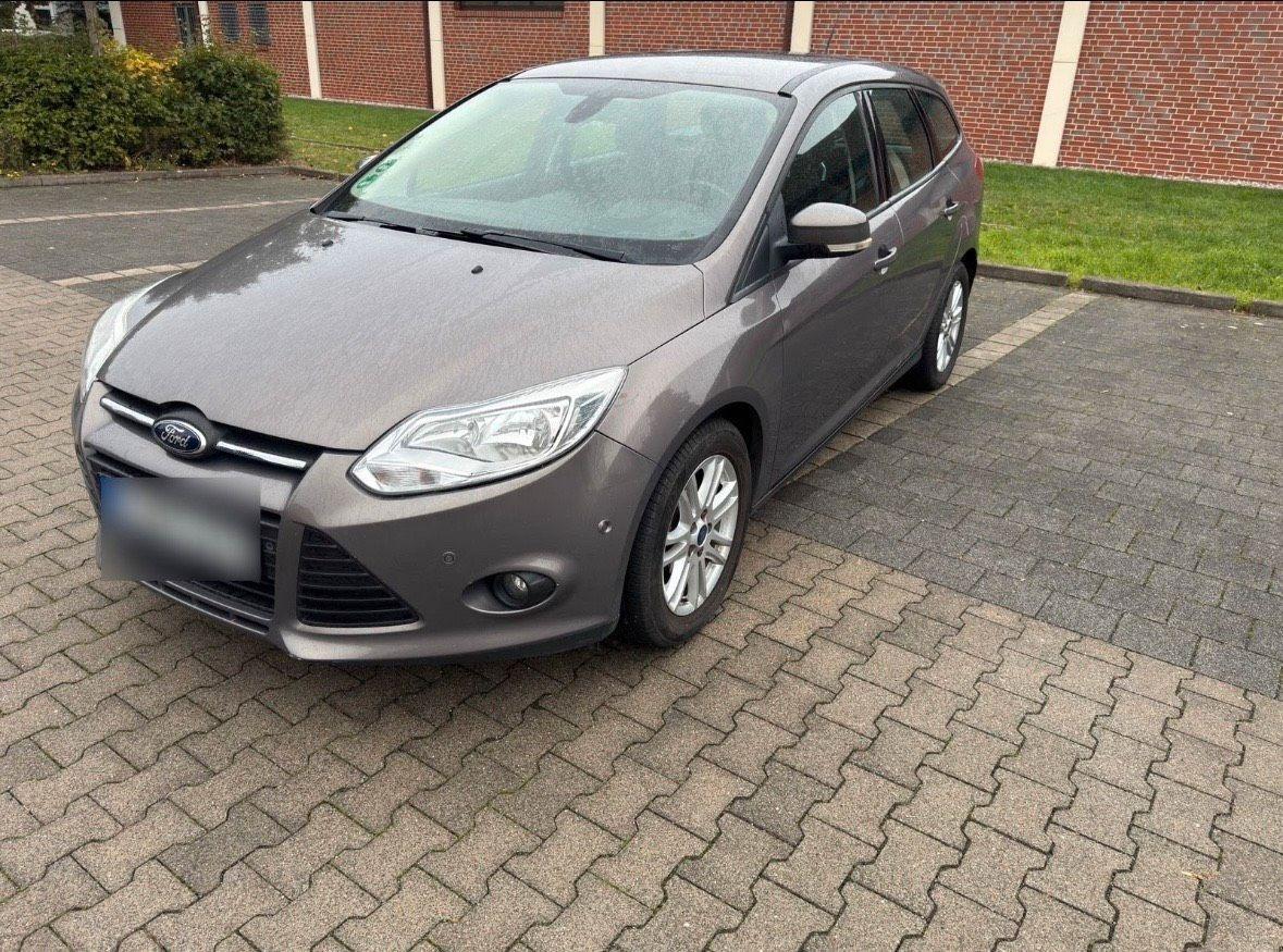 Ford Focus 2014 — вигляд ззаду