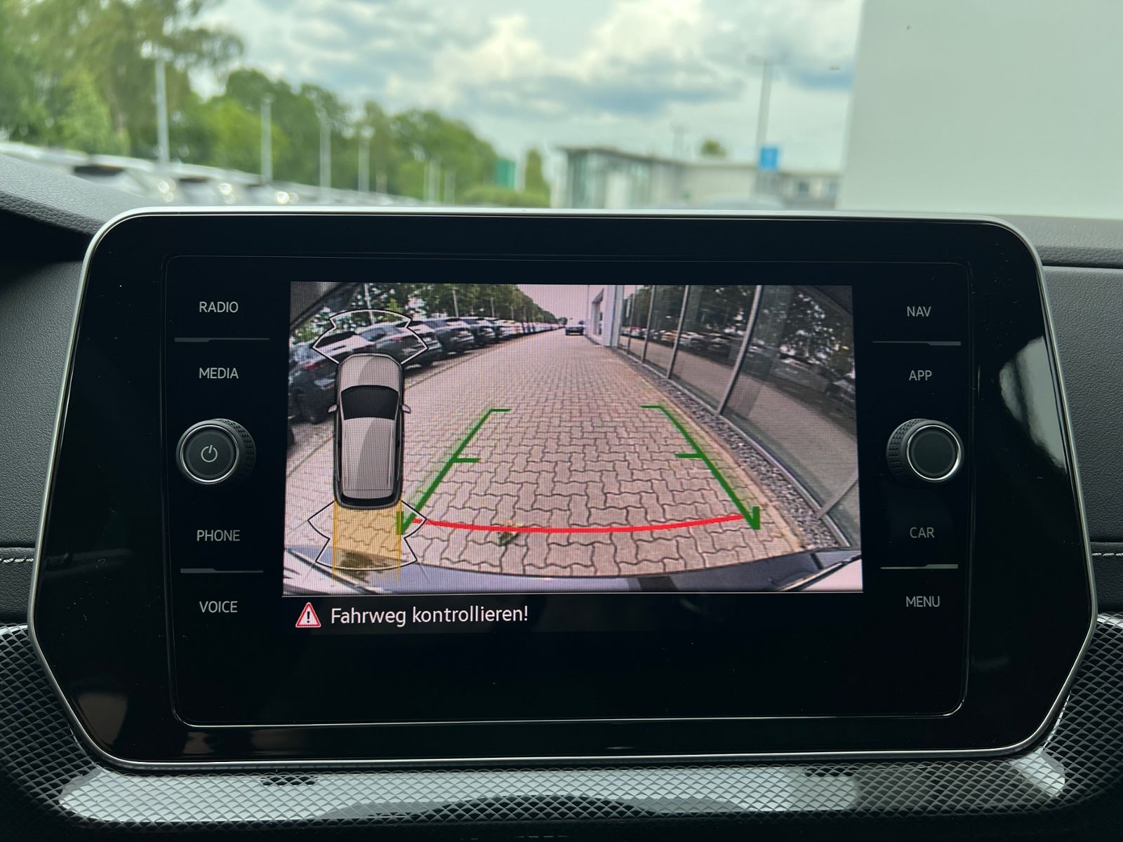 Fahrzeugabbildung Volkswagen T-Cross R-Line 1.5 TSI DSG *AHK, IQ.LIGHT, ACC,