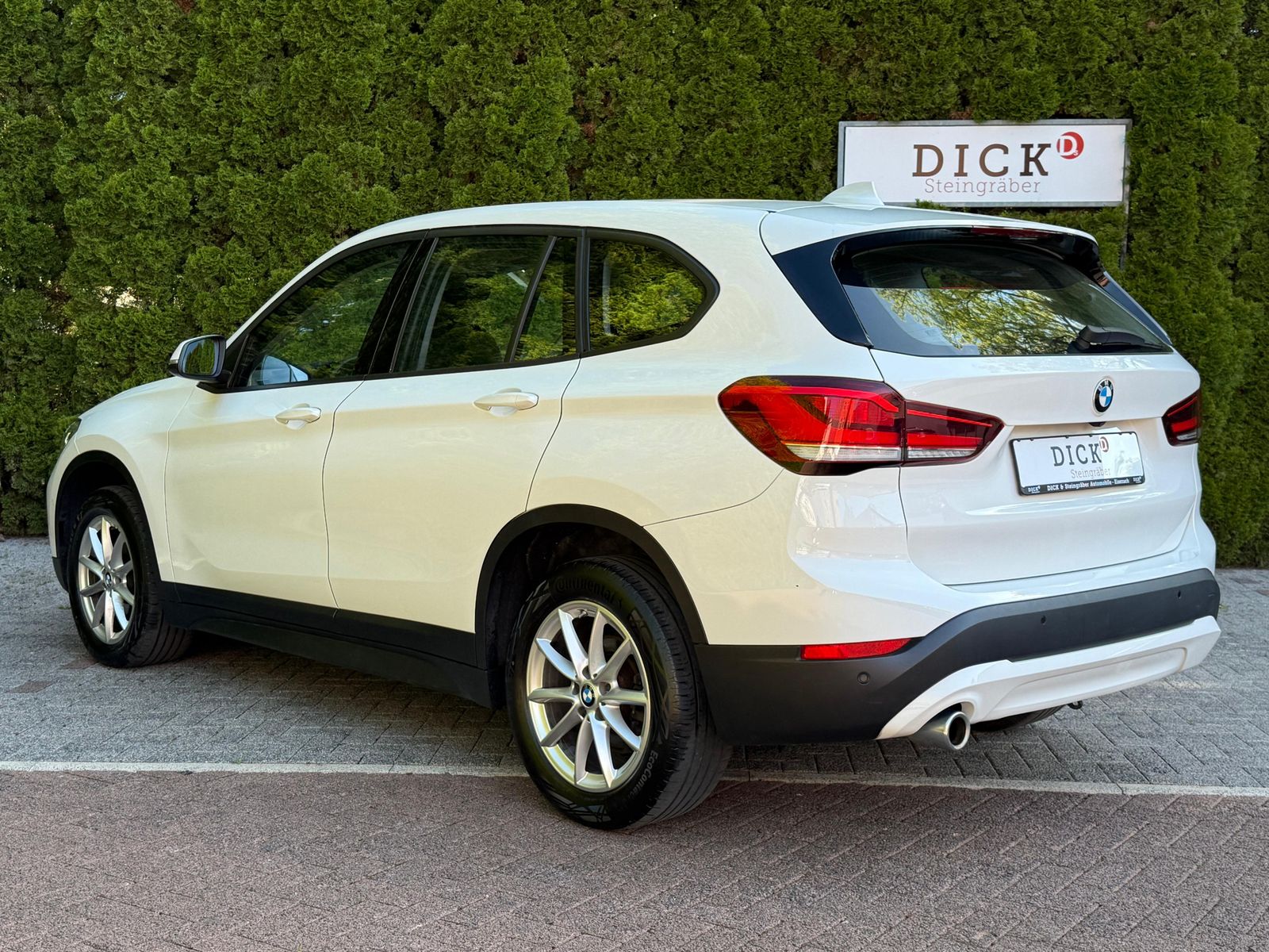 Fahrzeugabbildung BMW X1 sDrive 18 i Aut. LED+NAV+SHZ+AHK+TEMP+KAM+DAB