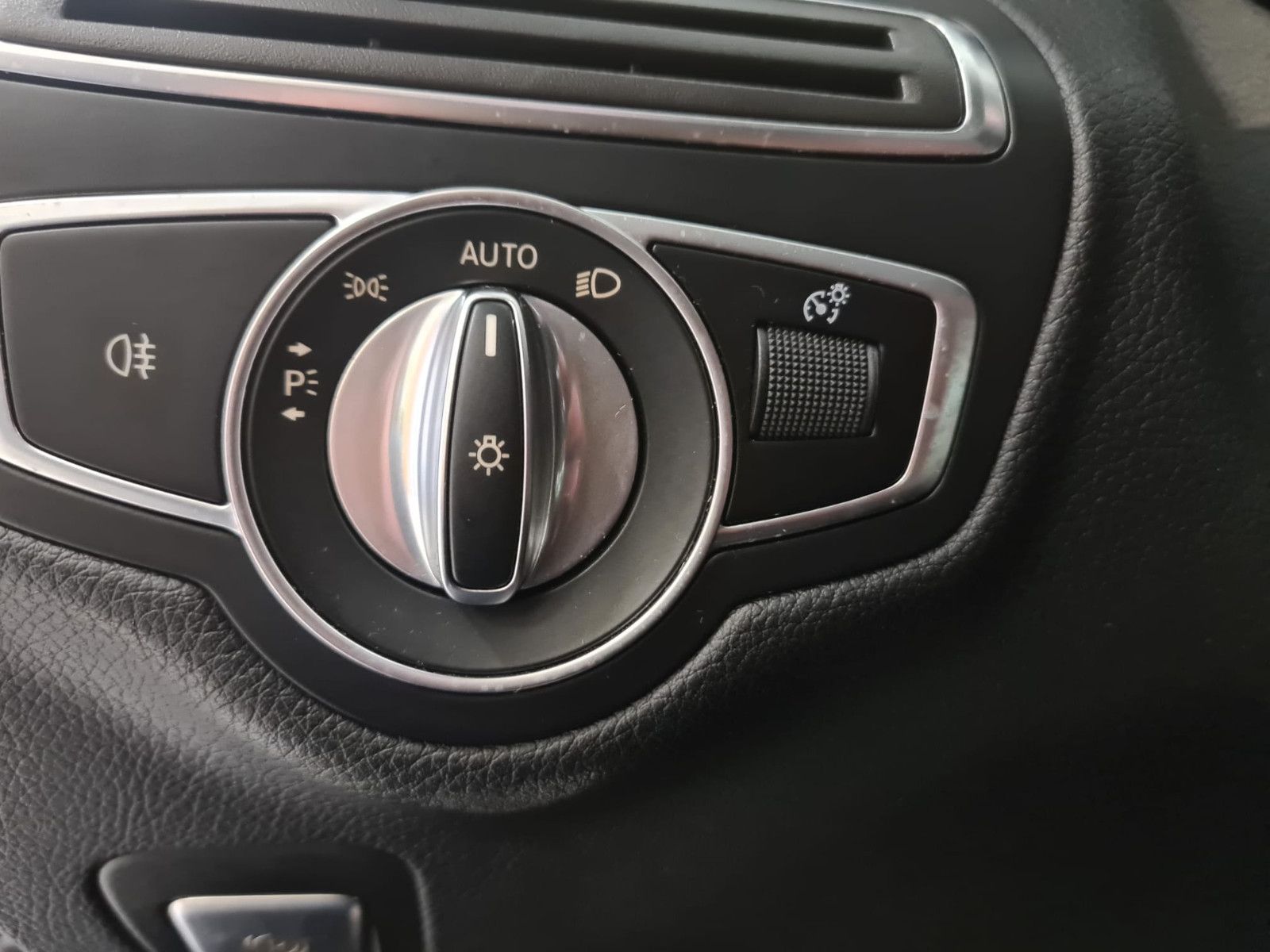 Fahrzeugabbildung Mercedes-Benz C 200 NIGHT EDITION / KAMERA / GEPFLEGT