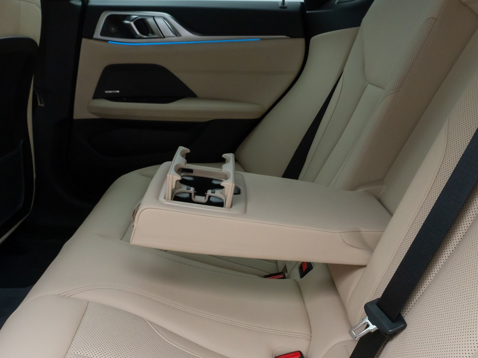 Fahrzeugabbildung BMW i4 eD40 Gran Coupè M Sport Kamera DAB H/K 19Zoll
