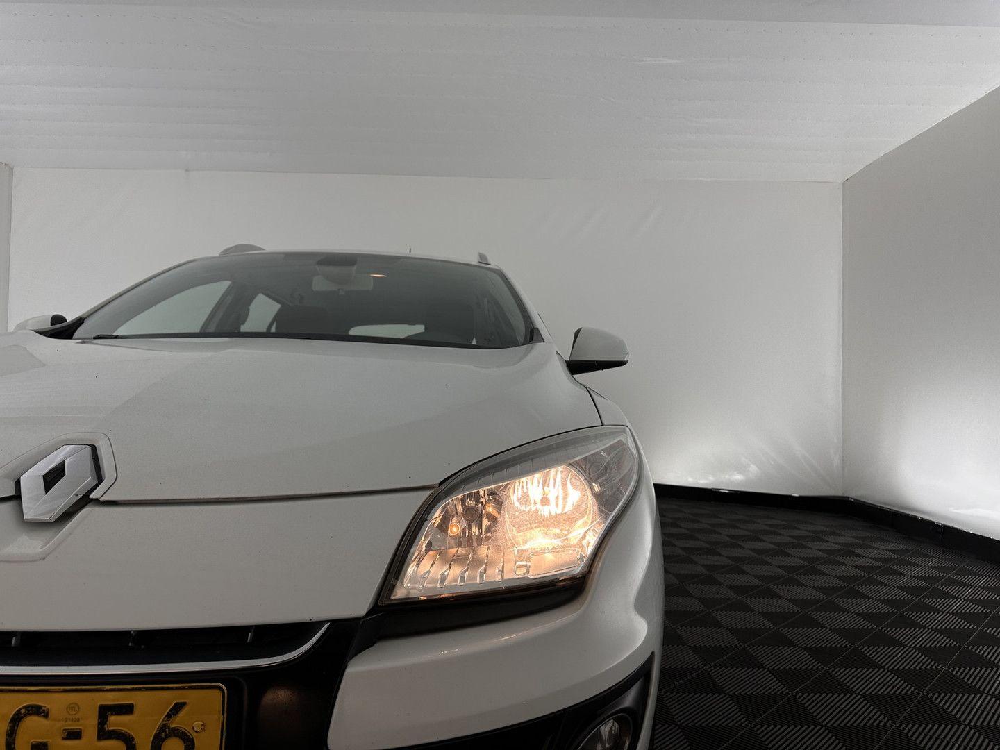 Renault Megane 2013 — photo 21