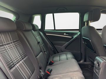Volkswagen Tiguan - 11