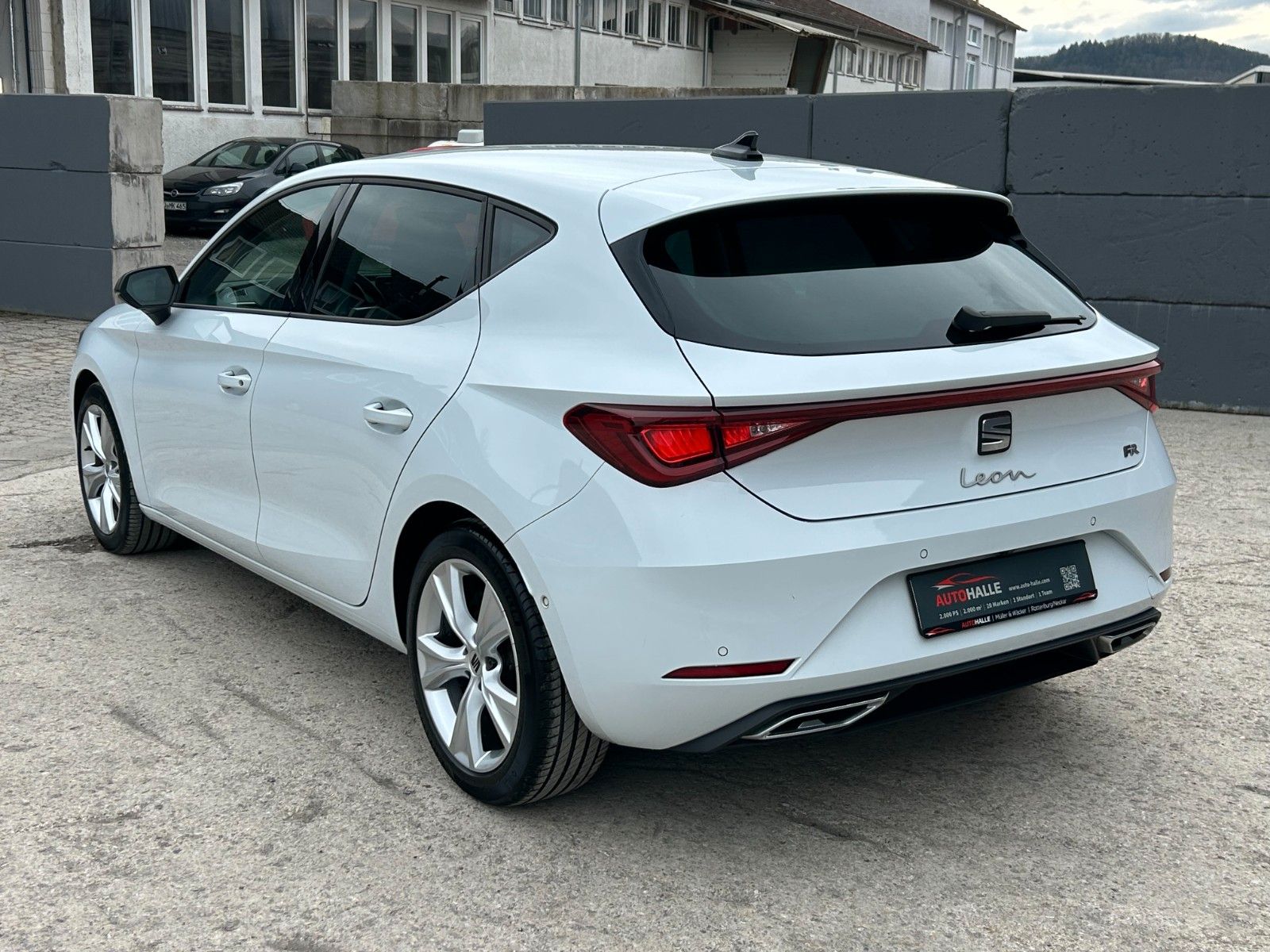 Fahrzeugabbildung SEAT Leon 1.5 TSI FR ACC LED VC SHZ LHZ Kam Ambiente