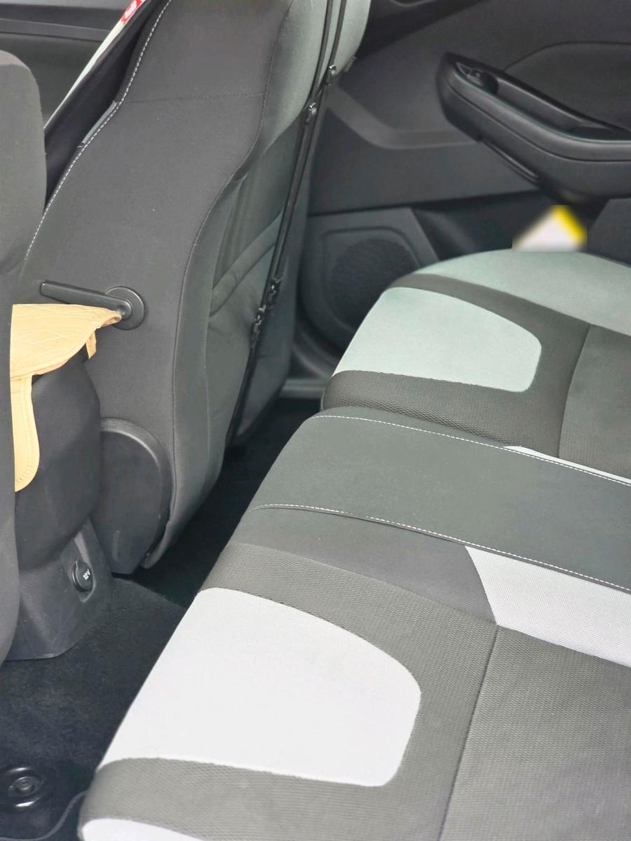 Ford Focus 2012 — photo 12