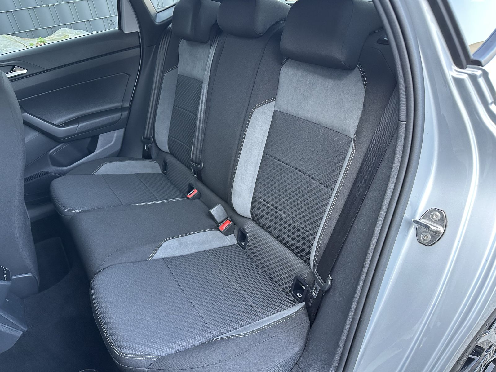 Fahrzeugabbildung Volkswagen Polo 1.0 TSI DSG R-Line NAV+LED+DIGDISPLAY+BEATS