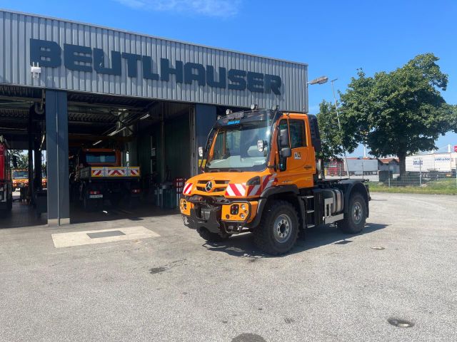 Mercedes-Benz Mercedes Benz Unimog U 318 