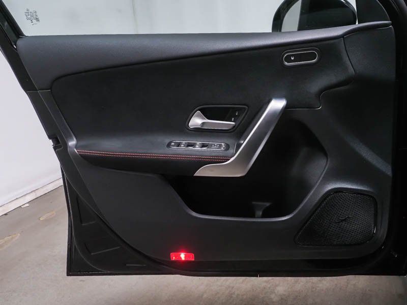Fahrzeugabbildung Mercedes-Benz A 200 AMG Premium*Pano*Distro*Totwink*Multibeam*