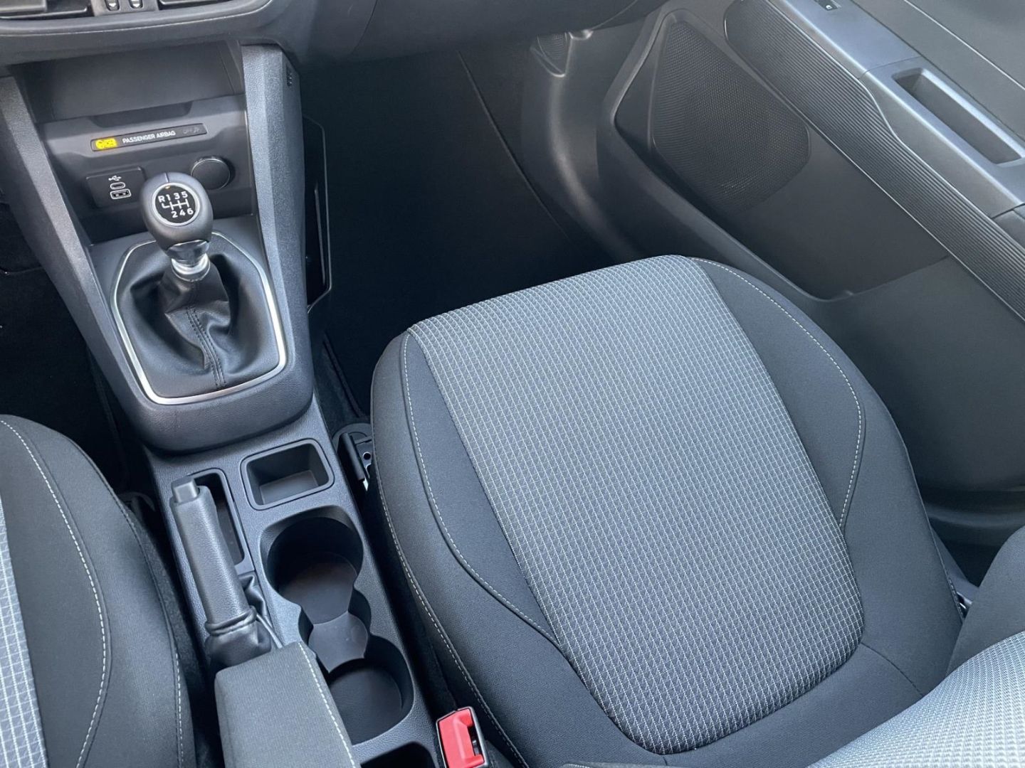 Fahrzeugabbildung Ford Transit Courier Trend Doppelkabine DAB LenkradH