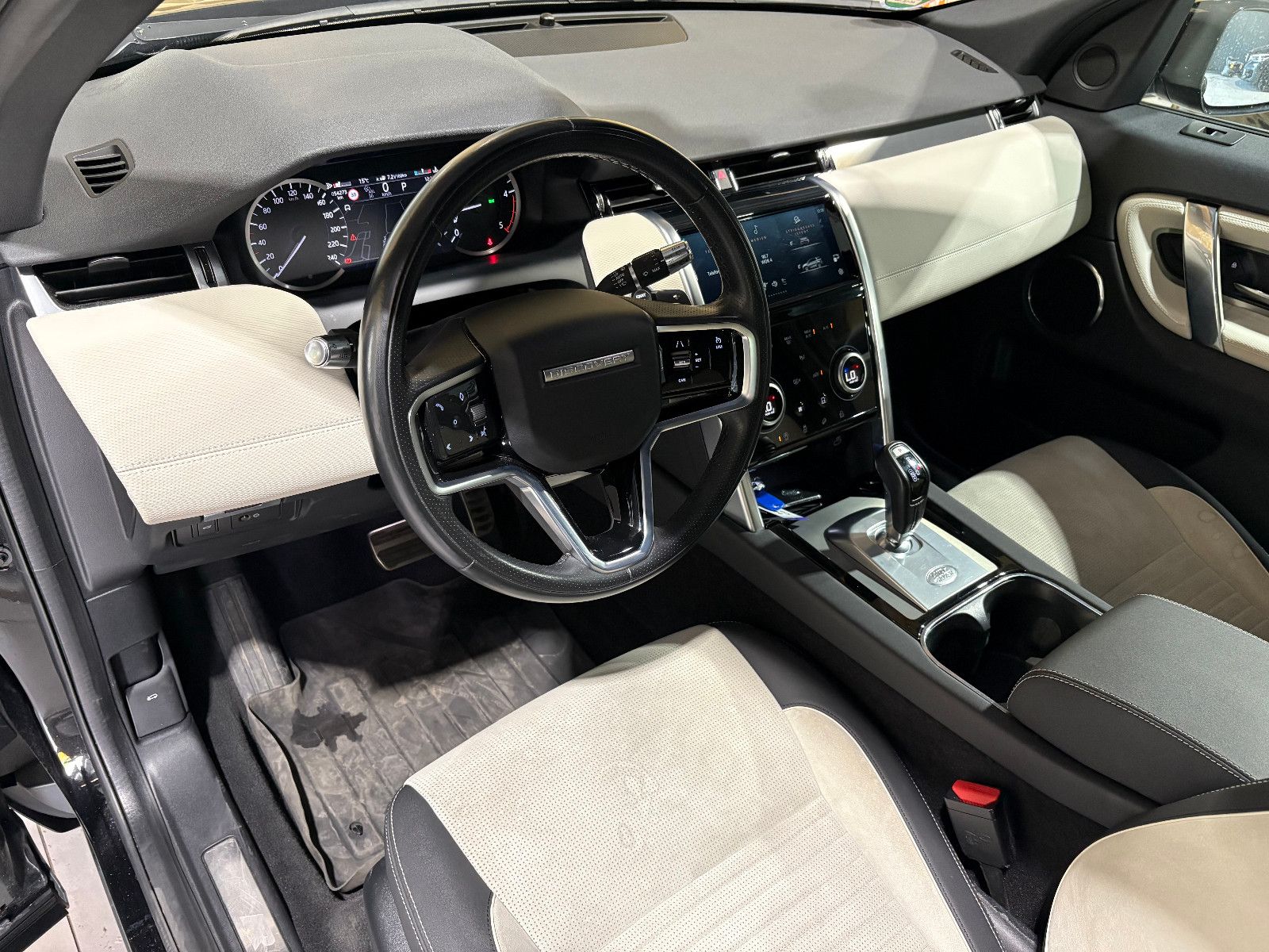 Fahrzeugabbildung Land Rover Discovery Sport Urban Edition/NAVI/KAMERA/APPLE/