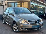 Mercedes-Benz B-Klasse B 200*AUTOMATIK*NUR 58TKM*TÜV NEU*AHK* - Mercedes-Benz B 200 in Oberhausen