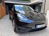 Tesla Model Y LR Dual Motor AWD - Garagenwagen, 8-fach - Tesla in Stuttgart