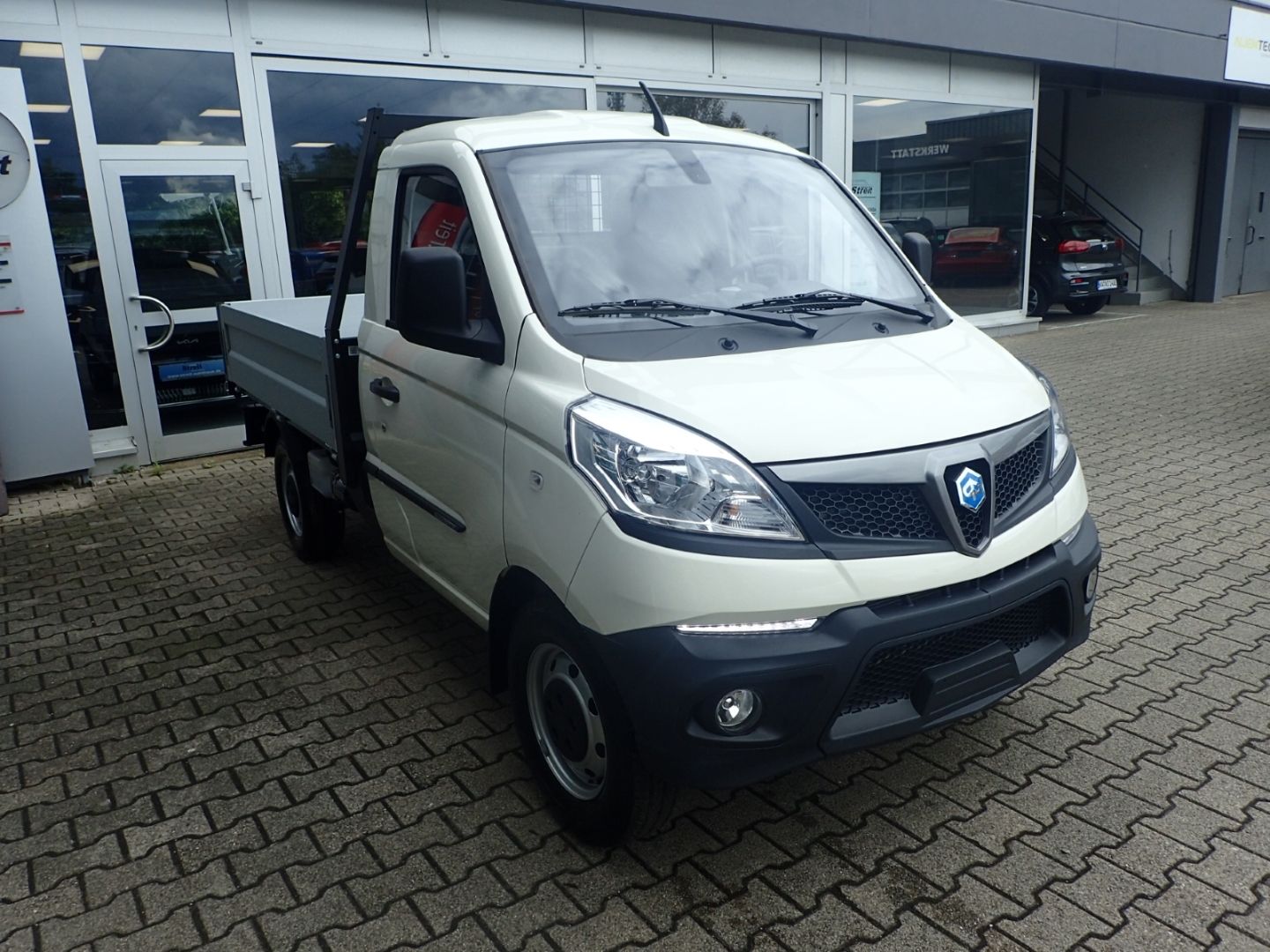 Fahrzeugabbildung Piaggio Porter NP6 SW Kipper LR 2,2m Pritschenlänge LPG