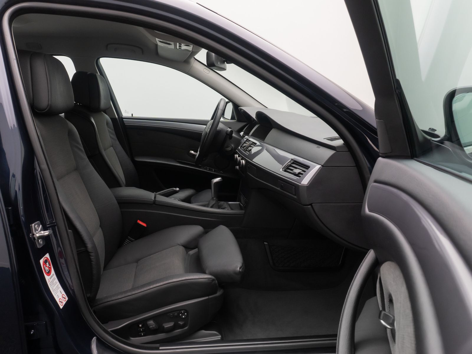 Fahrzeugabbildung BMW 520d Special Edition PDC NaviPro Memory Tempomat