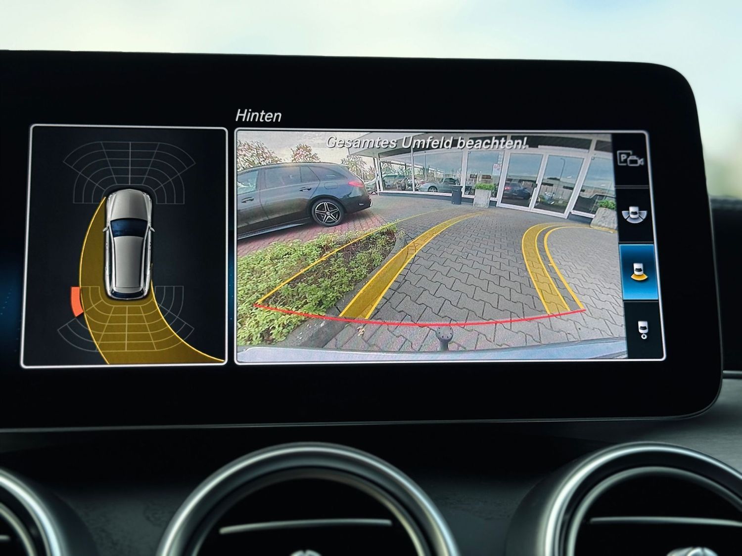 Fahrzeugabbildung Mercedes-Benz C 220 T d AMG NIGHT Edition - AHK schw., Distron