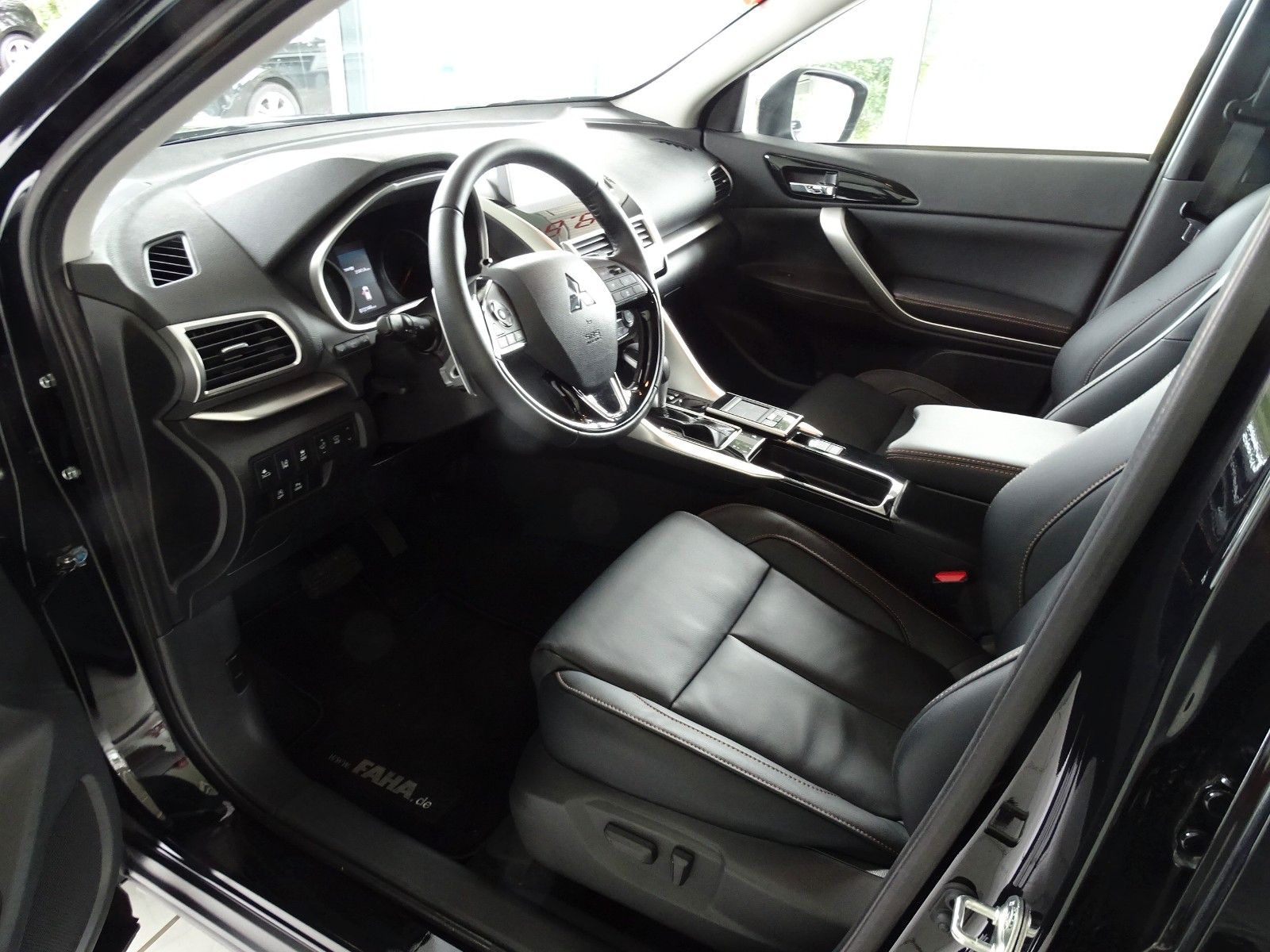 Fahrzeugabbildung Mitsubishi Eclipse Cross Top 2WD CVT