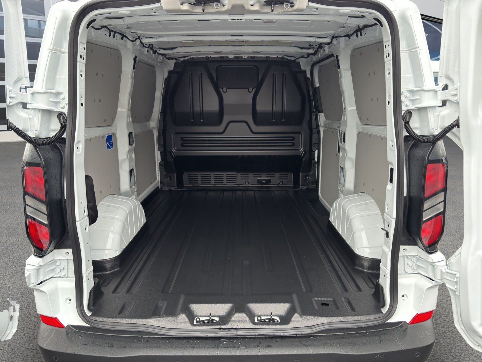 Fahrzeugabbildung Ford Transit Custom 320 L1 Trend FWD Plug-in Hybrid