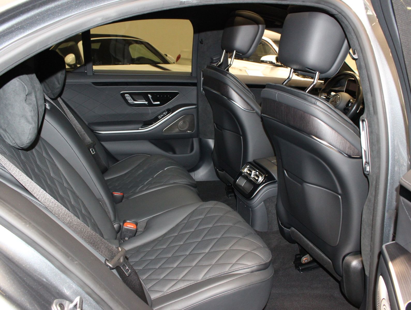 Fahrzeugabbildung Mercedes-Benz S 500 4Matic AMG Line Pano*Burmester*HUD