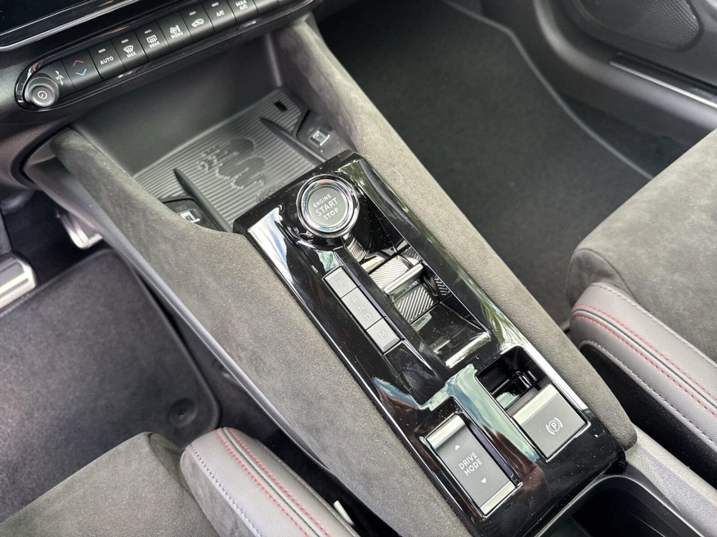 Fahrzeugabbildung Alfa Romeo Junior Ibrida SPECIALE -Summer-Sale-SABELT-Panor