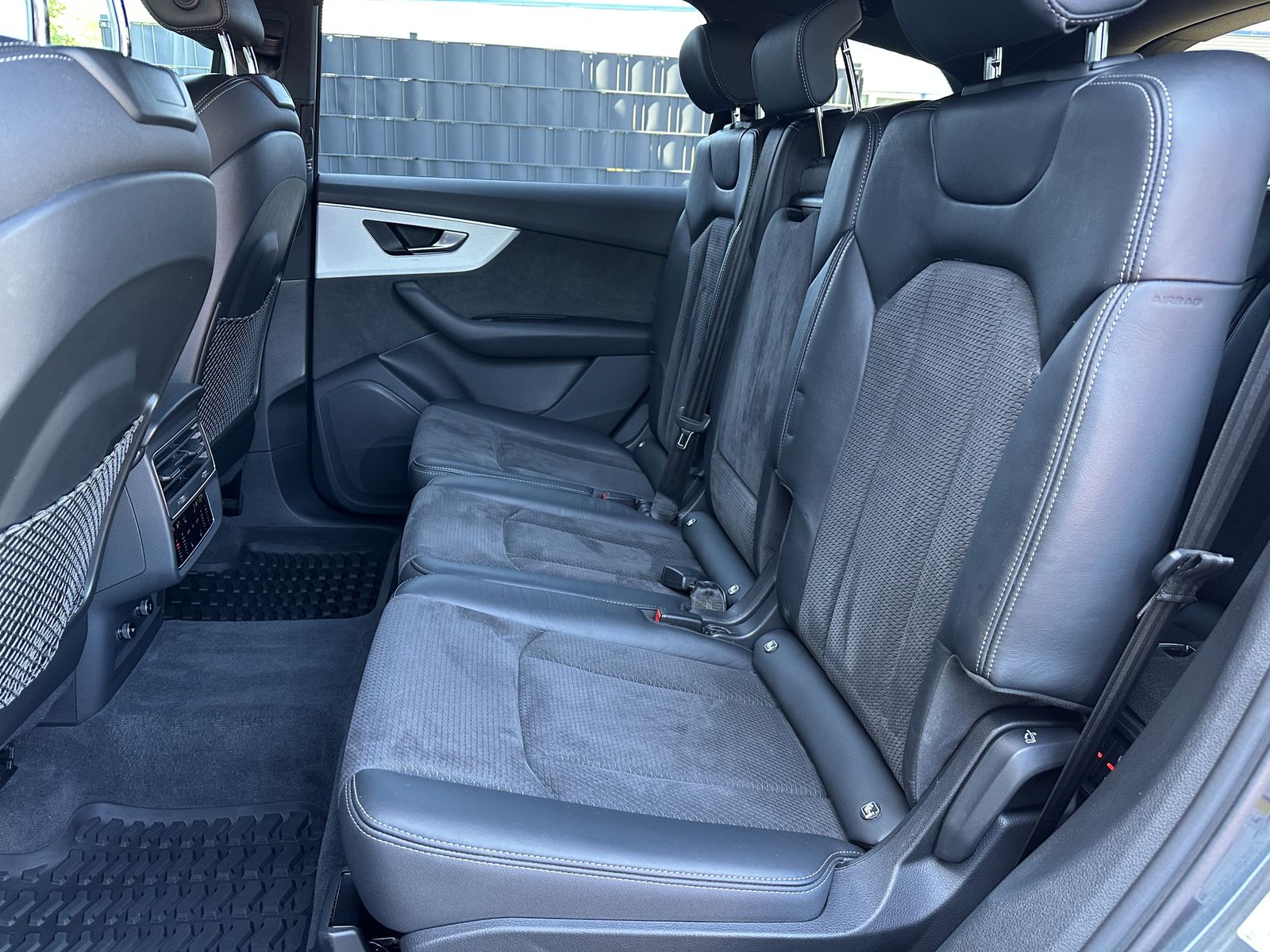 Fahrzeugabbildung Audi Q7 50 TDI S-Line Black 7Sitzer NAV+MATRIX+AHK+VC