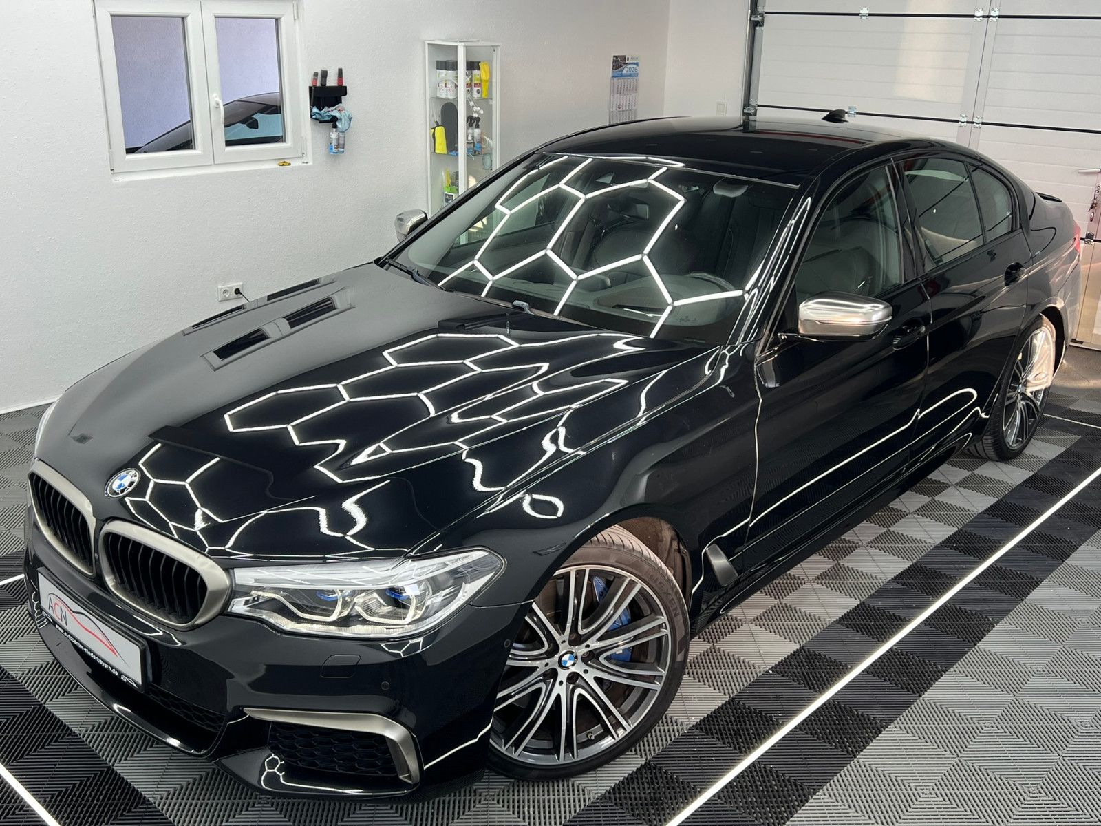 Fahrzeugabbildung BMW M550 d xDrive/LASER/ACC/DAB/H&K/DRIV. ASS. PLUS