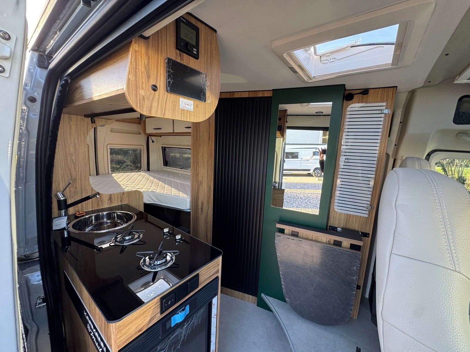 Fahrzeugabbildung Karmann Dexter DE 600 Alufelgen, Captain-Chair-Sitze