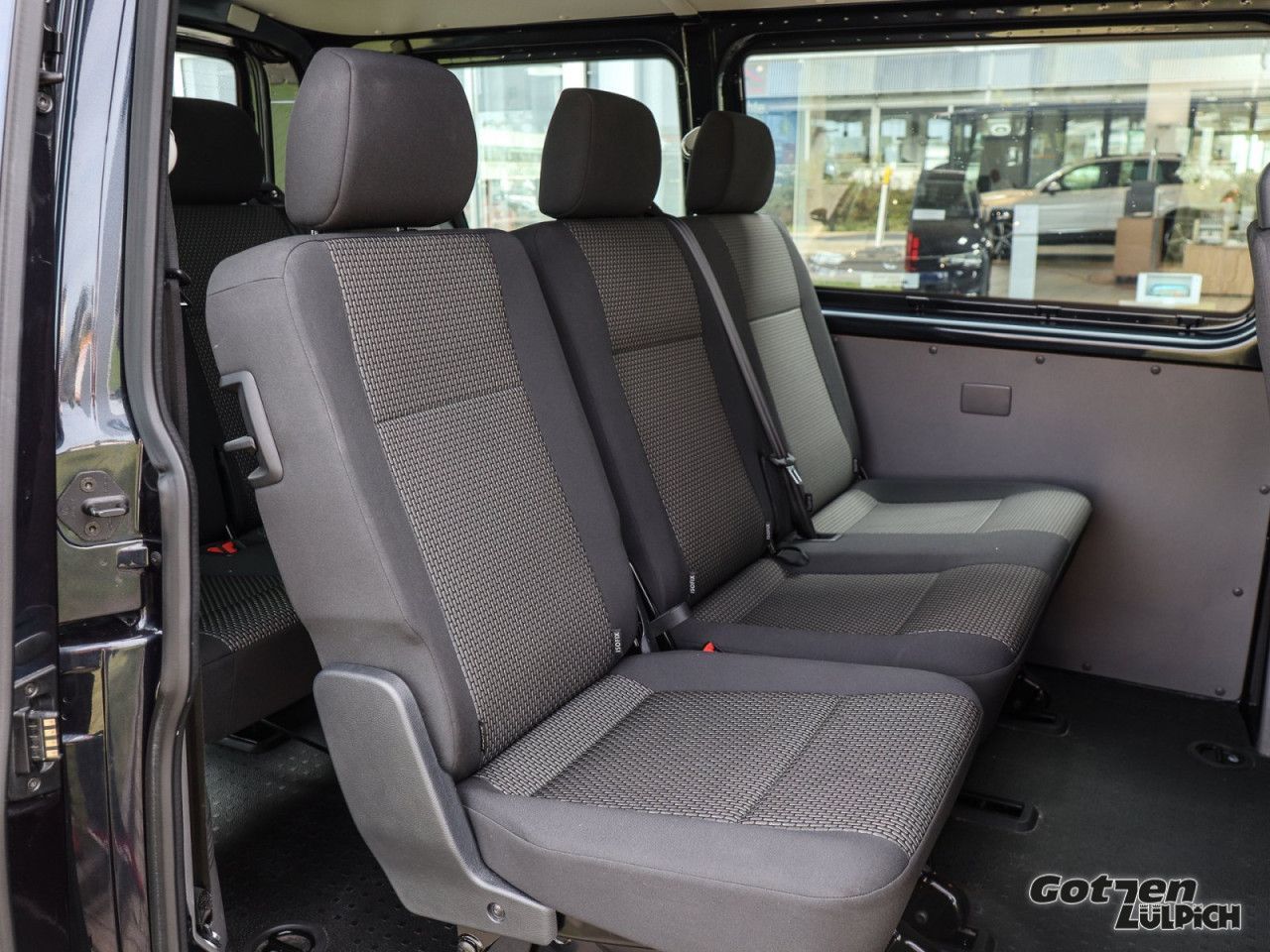 Fahrzeugabbildung Volkswagen T6.1 Transporter Kombi 2.0 TDI Klima 9-Sitzer ZV