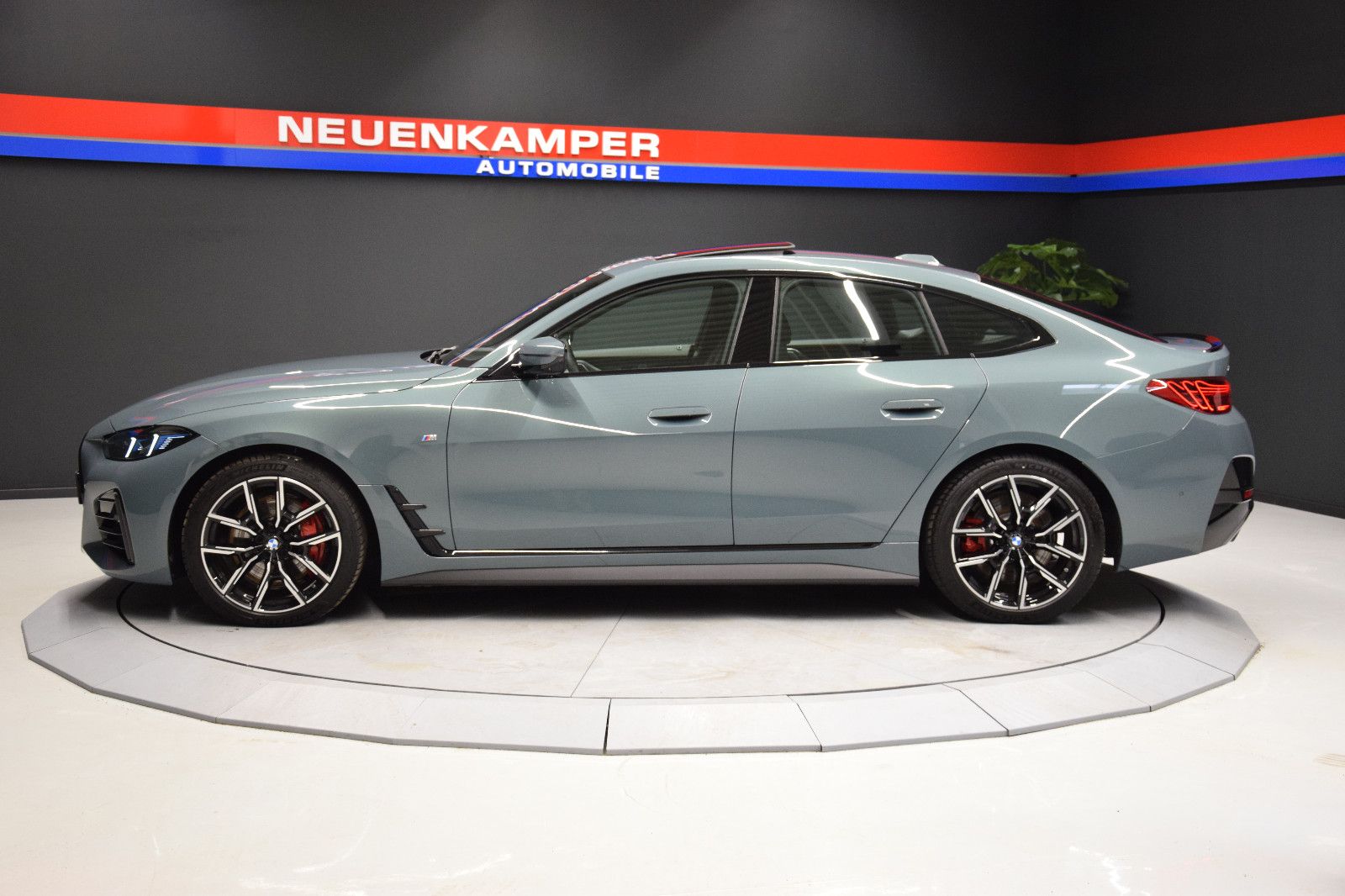 Fahrzeugabbildung BMW 420d xDrive MSport Pano HuD ACC Keyless 360° Amb