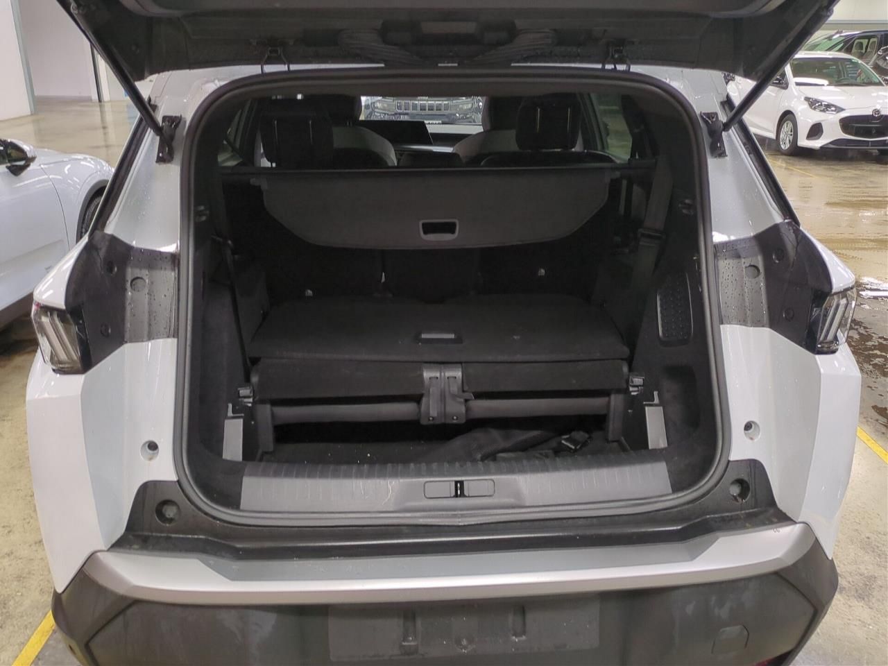 Fahrzeugabbildung Peugeot 5008 Allure MHEV 145 e-DSC+Navi+Sitzhzg.+Keyless