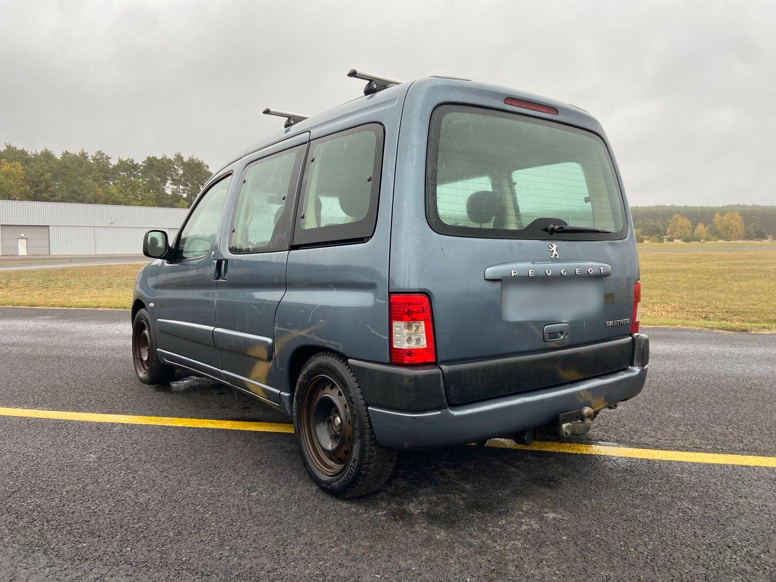 Peugeot Partner 2005 — rear view