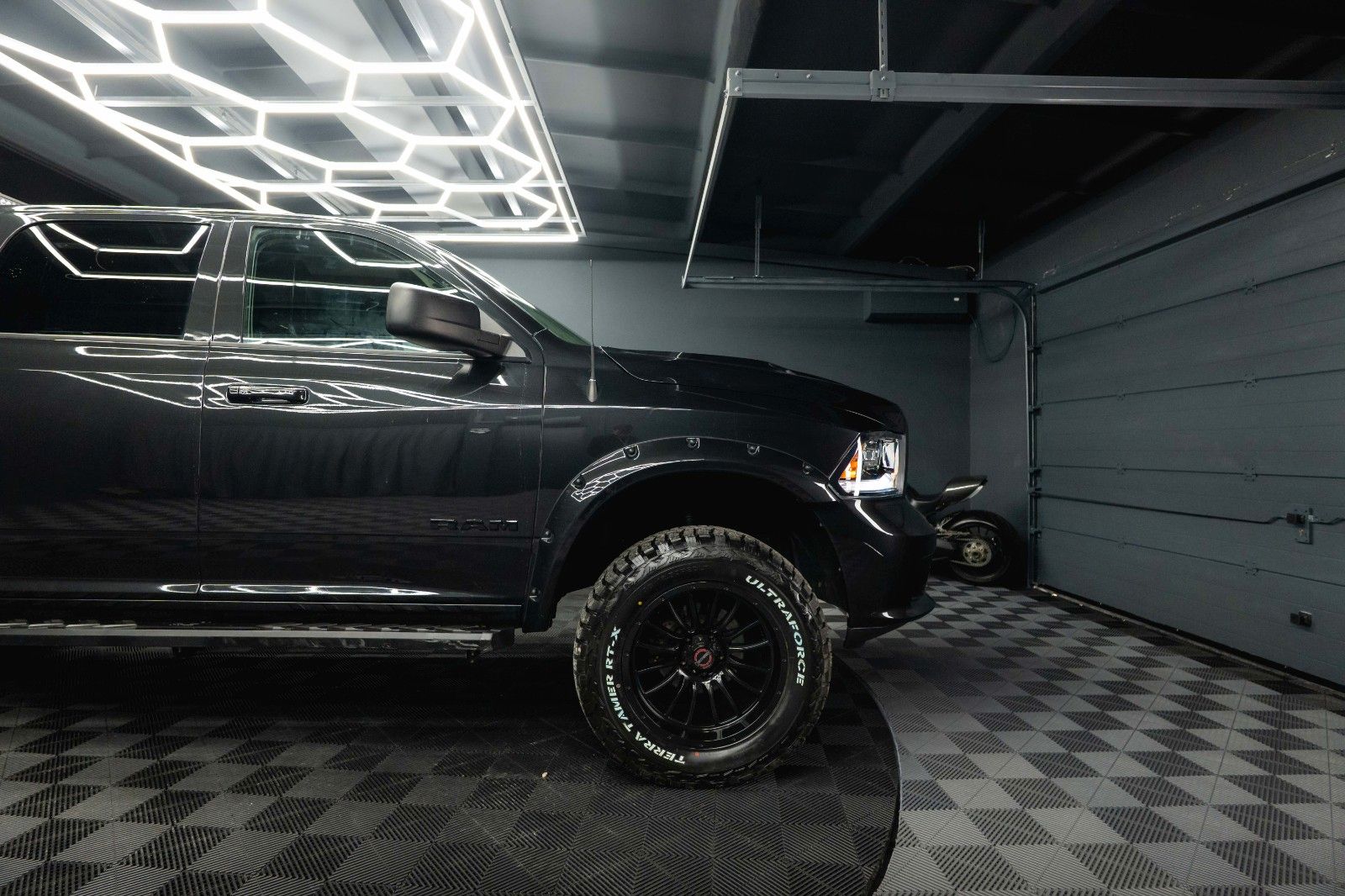 Fahrzeugabbildung Dodge RAM 5.7 V8 HEMI 4x4 Sport OFFROAD Night LONGBED