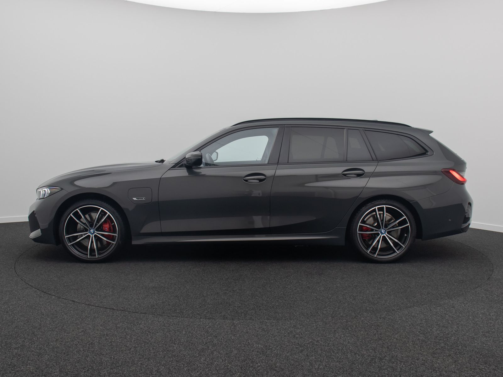 Fahrzeugabbildung BMW 330e xD M Sport HUD DAB Kamera HiFi Komf 19Zoll