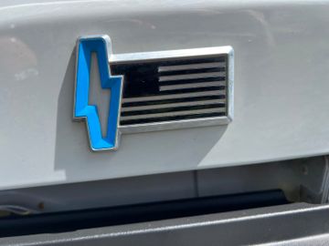 Ford F 150 Lightning SXT AWD Elektro 2023 hellgrau