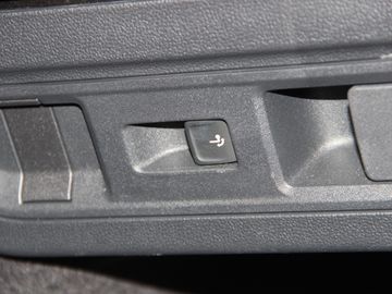 Volkswagen Passat Variant 1.5 eTSI DSG AHK Business Tiptron