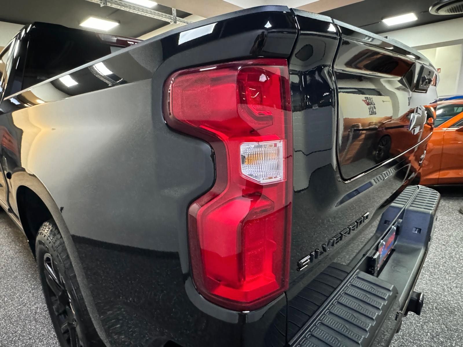 Fahrzeugabbildung Chevrolet 26 SILVERADO MIDNIGHT HIGH COUNTRY 6.2L V8-4x4