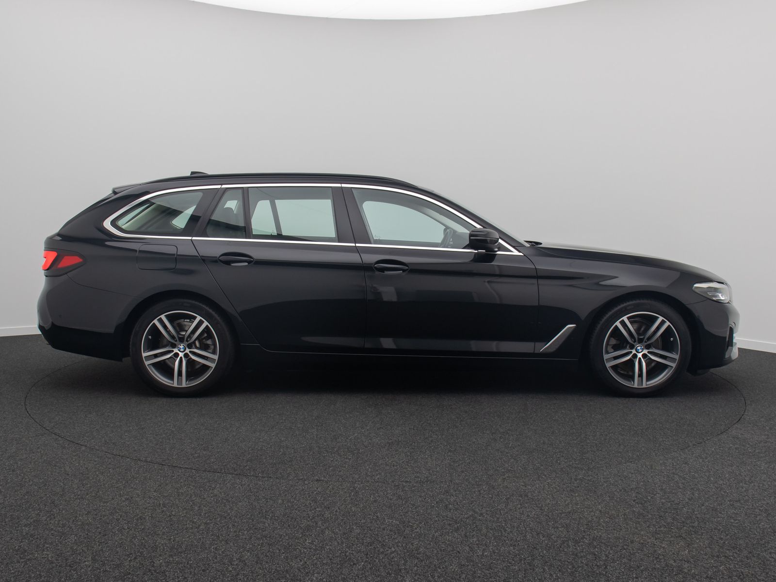 Fahrzeugabbildung BMW 520d xD Sportsitz AHK Alarm DAB Kamera 4xKlima