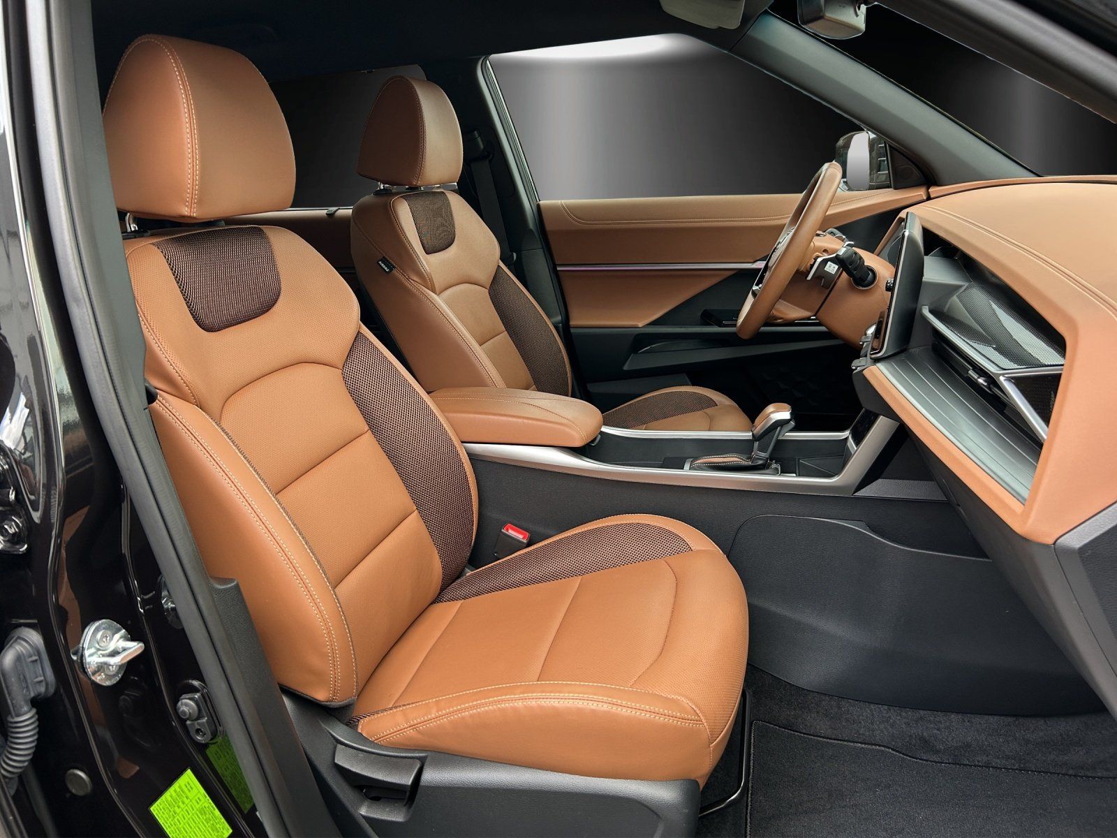 Fahrzeugabbildung Ssangyong Torres 1.5 T-GDI FOREST EDITION Aut./CAM/LED/ACC