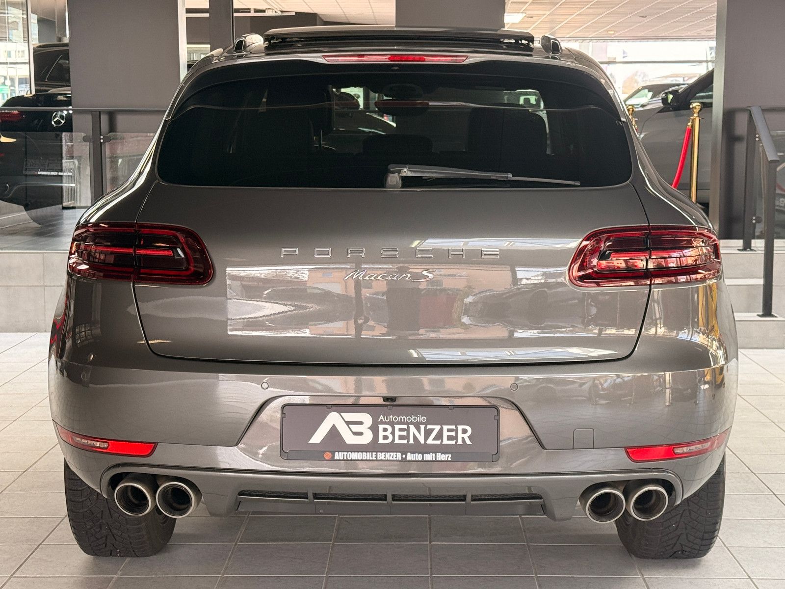 Fahrzeugabbildung Porsche Macan S Diesel/PANO/360°/MEMORY/SOUND/SHZ