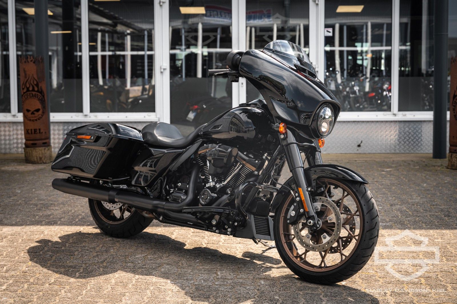 Fahrzeugabbildung Harley-Davidson FLHXST STREET GLIDE ST 117 -