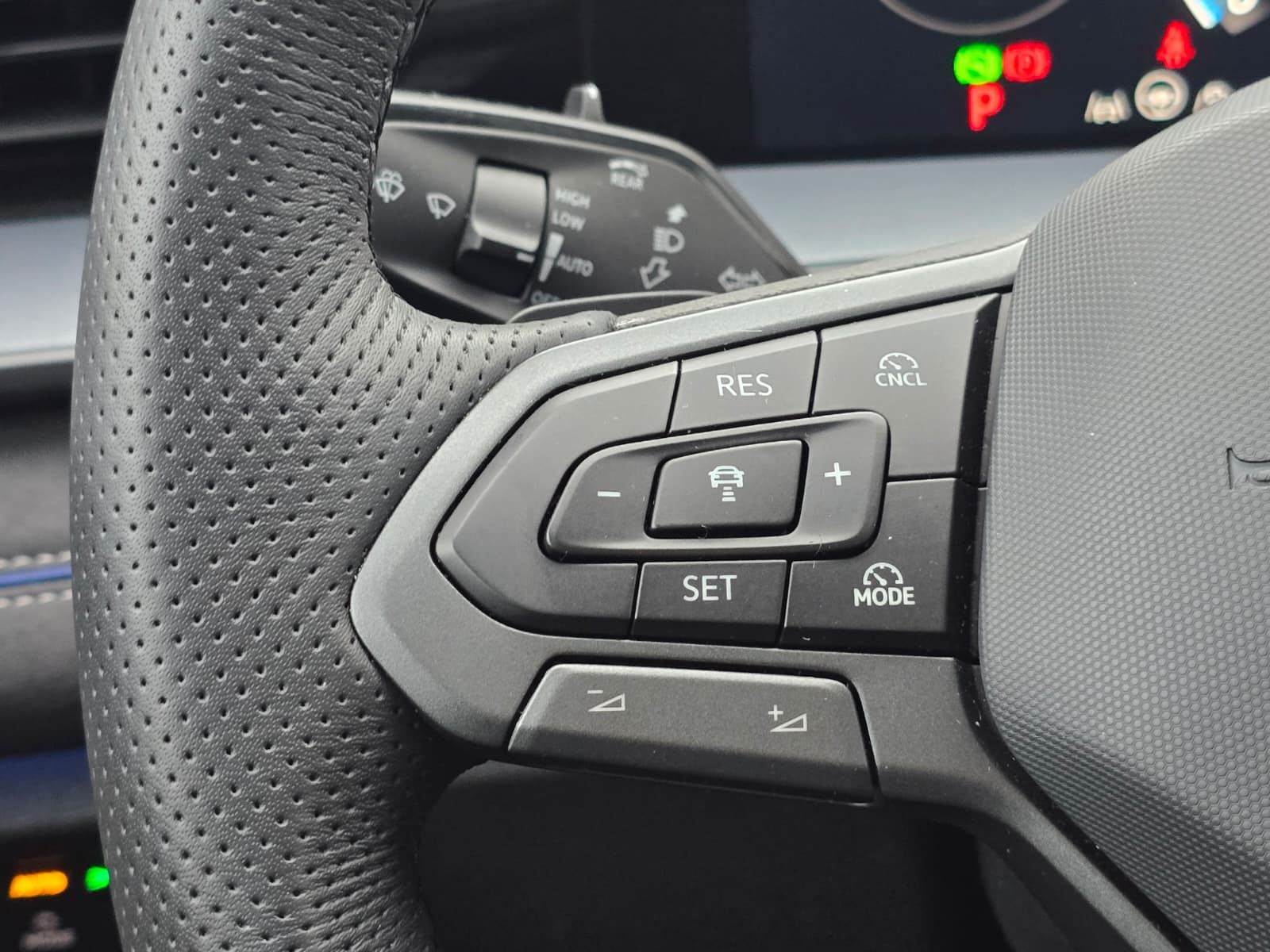 Fahrzeugabbildung Volkswagen Tayron 2.0 TDI 4M R-Line BLACK*7Si*MATRIX*PANO