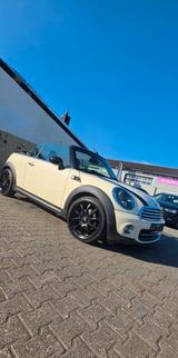MINI Cooper 1.6 Cabrio - MINI MINI aus 2011: Roadster